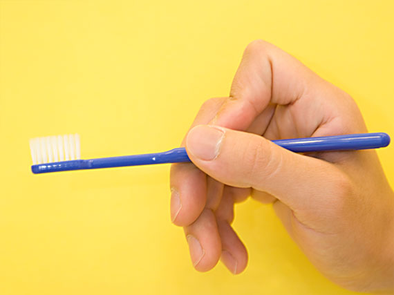 渋谷　あけぼの歯科医院　歯の磨き方　ブラシの握り方